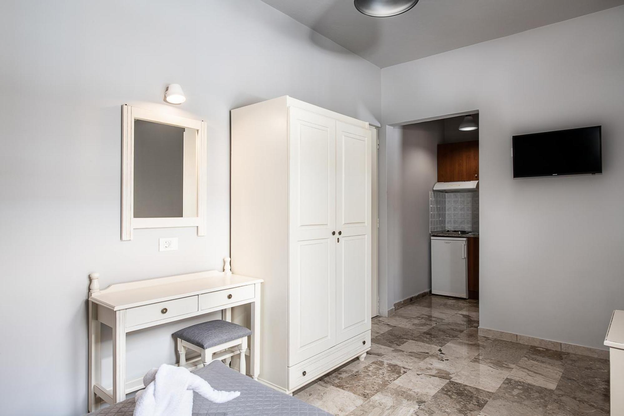 ستالوس Lia Beachfront Apartments الغرفة الصورة