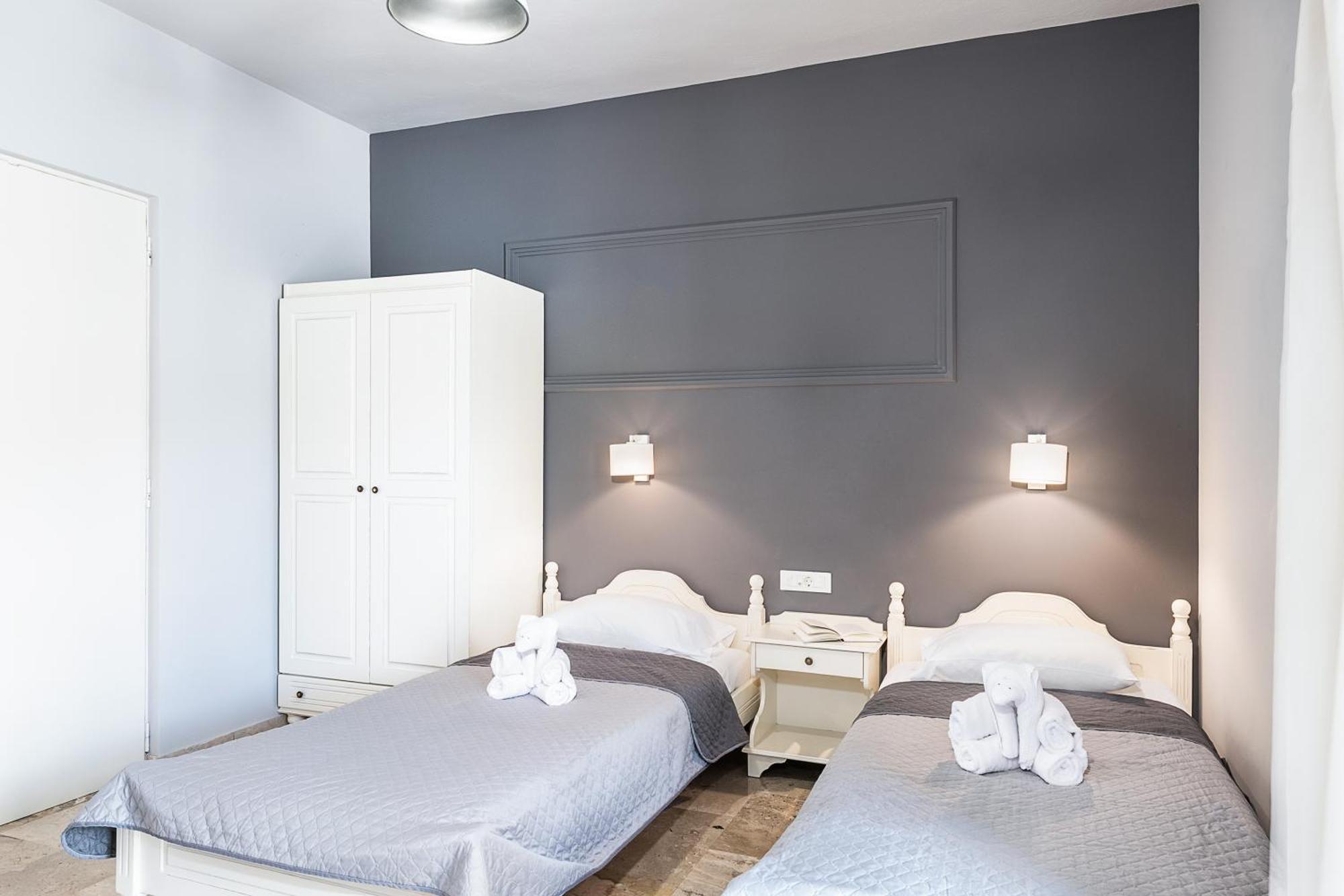 ستالوس Lia Beachfront Apartments الغرفة الصورة